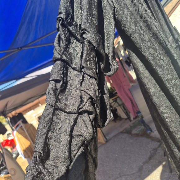 Elegant Black Ruffled Dress - Picture 5 of 5